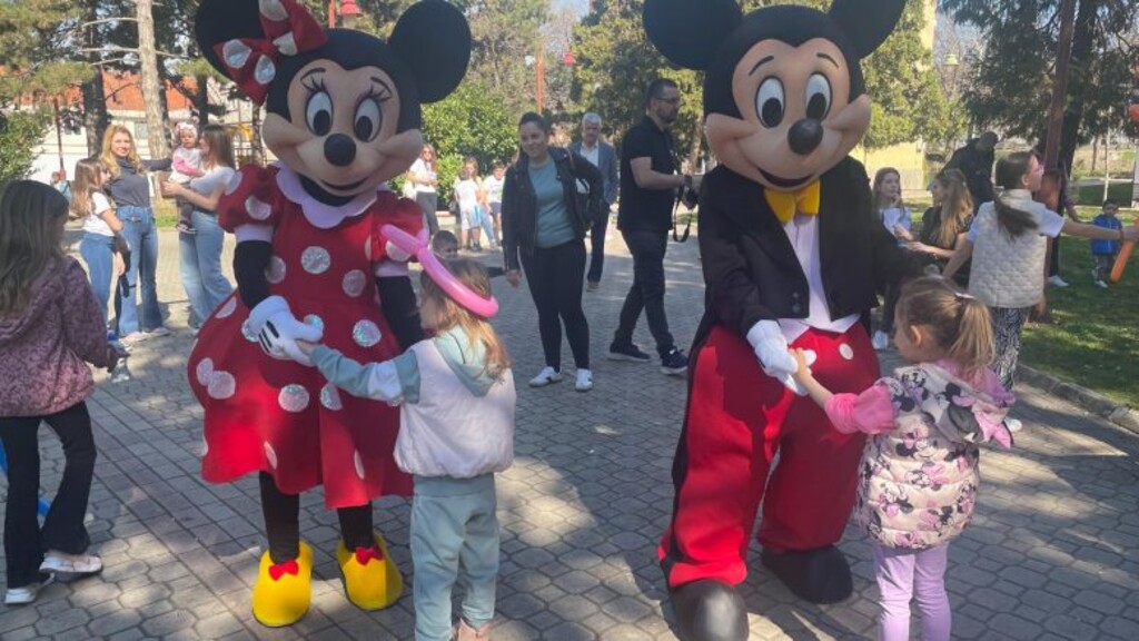 DAN ISPUNJEN HUMANOŠĆU: Za porodicu Mijajlović na humanitarnom događaju prikupljena 31 hiljada dinara