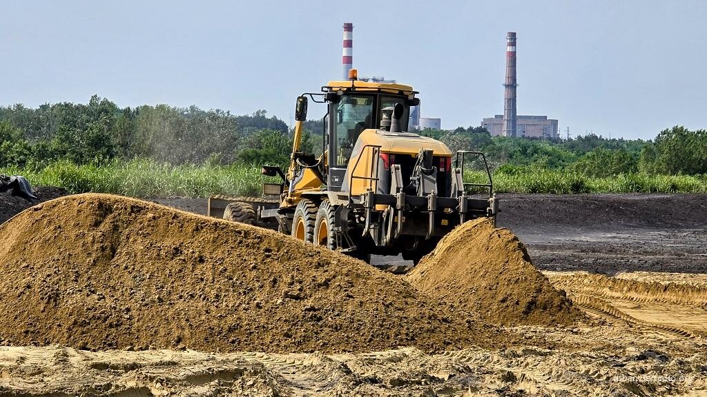 Na deponiji pepela „Srednje kostolačko ostrvo“ u toku nasipanje kasete C zemljom