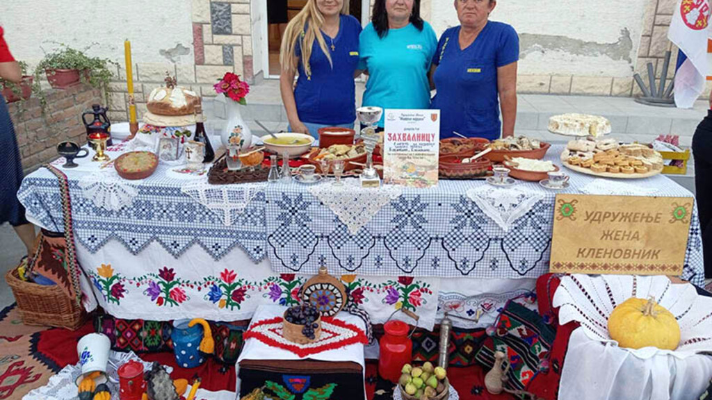 „Slavska trpeza“ u Drmnu donela mirise tradicije i druženja