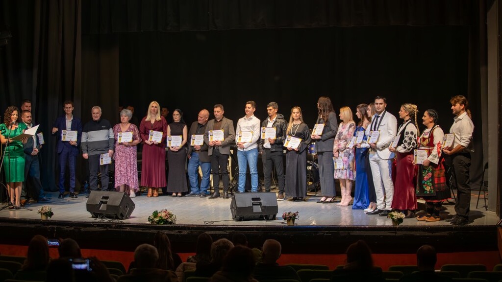 „Zlatni glas Kostolca 2025“ okupio punu salu i oduševio publiku