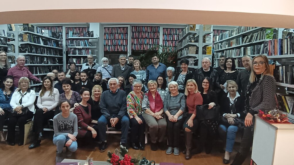 Tradicionalna „Čajanka sa knjigom“ u Kostolcu okupila zavčijane pisce i ljubitelje pisane reči