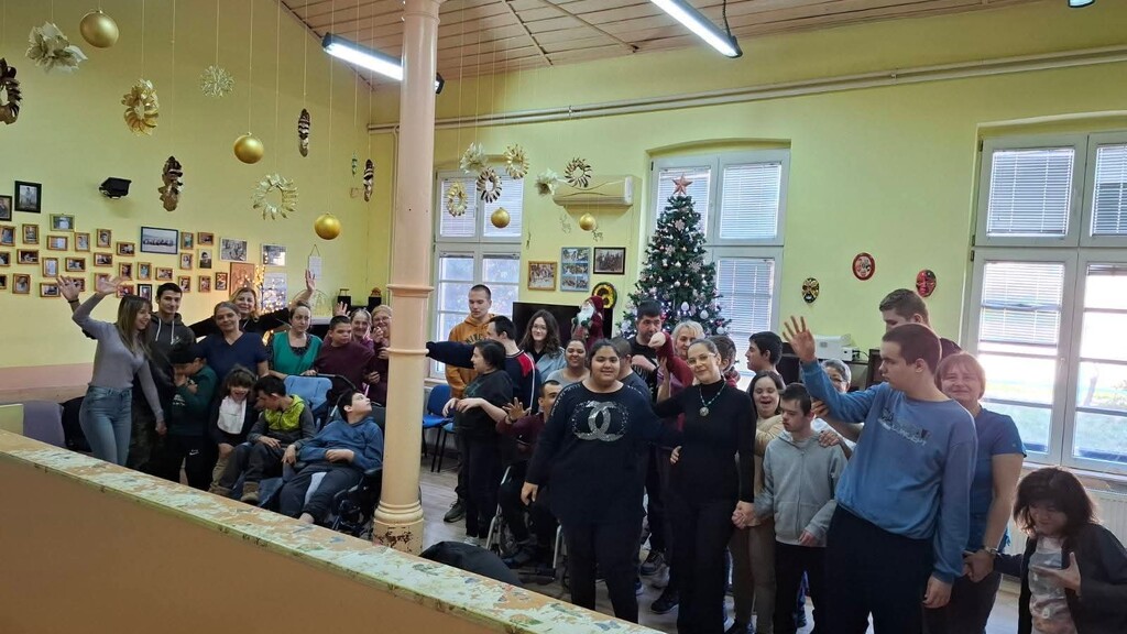 Učenici Tehničke škole „Nikola Tesla“ obradovali korisnike Centra za dnevni boravak u Požarevcu