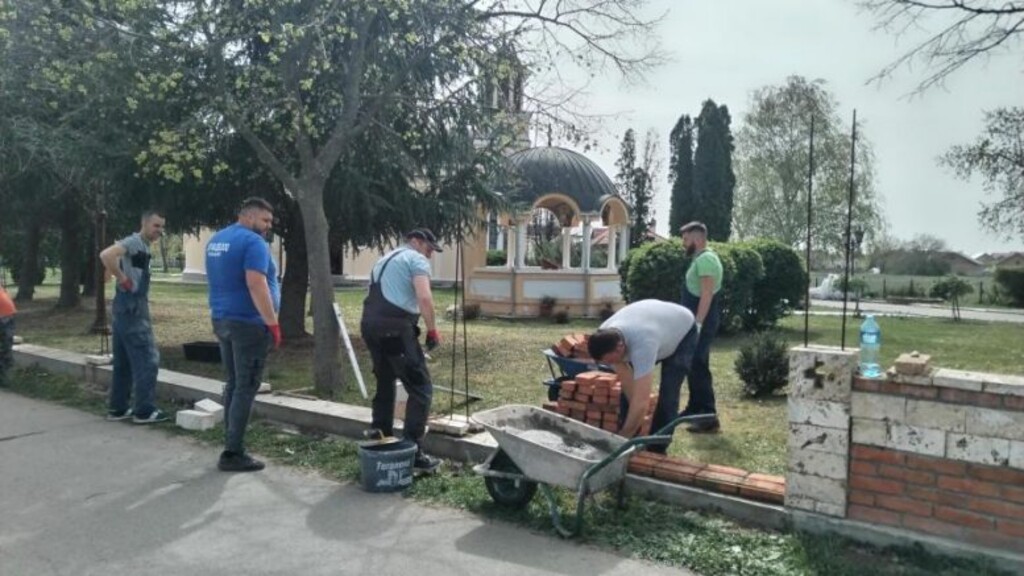 Danas počeli radovi na izgradnji druge faze ograde oko porte Crkve Svetog Maksima Ispovednika u Kostolcu