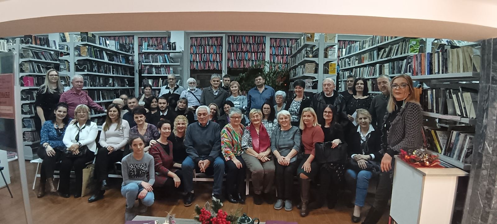 Tradicionalna „Čajanka sa knjigom“ u Kostolcu okupila zavčijane pisce i ljubitelje pisane reči