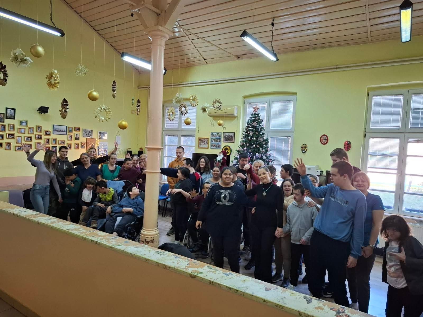 Učenici Tehničke škole „Nikola Tesla“ obradovali korisnike Centra za dnevni boravak u Požarevcu