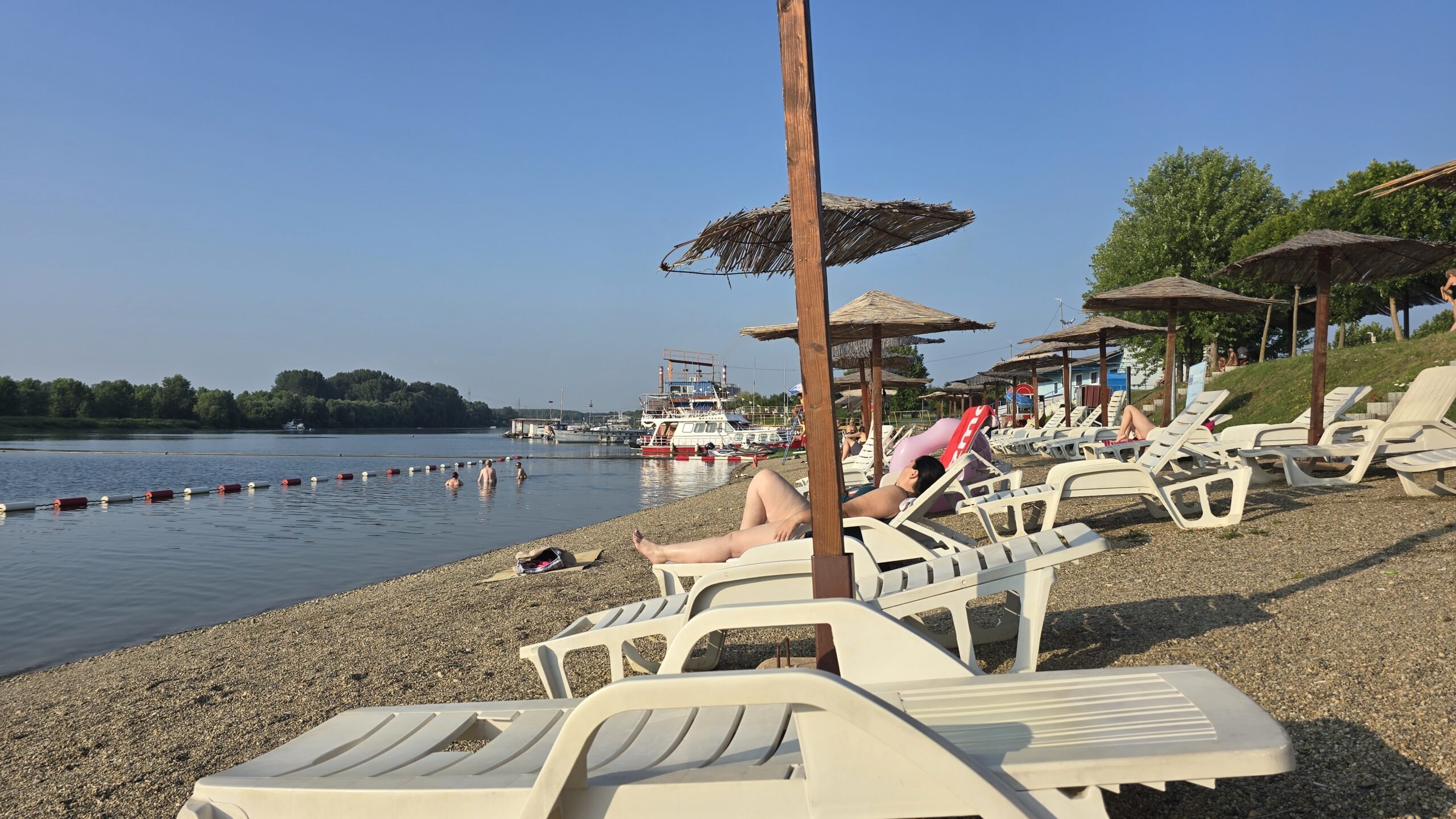 Voda za kupanje na plaži Topoljar preporučuje se za kupanje, ali uz mere predostrožnosti