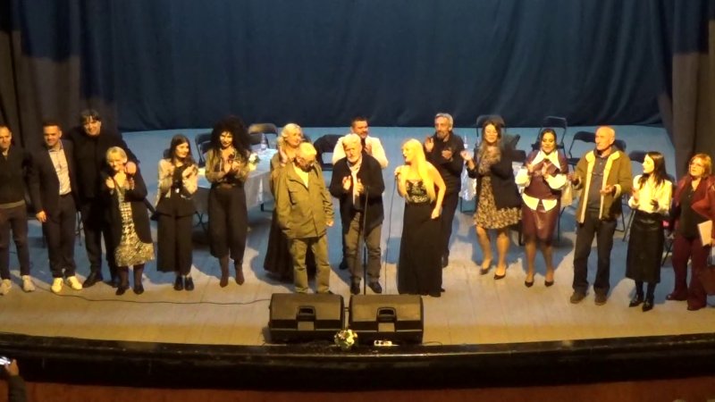 Poetsko-muzički spektakl „Vitez“ ispunio Dom kulture u Kostolcu