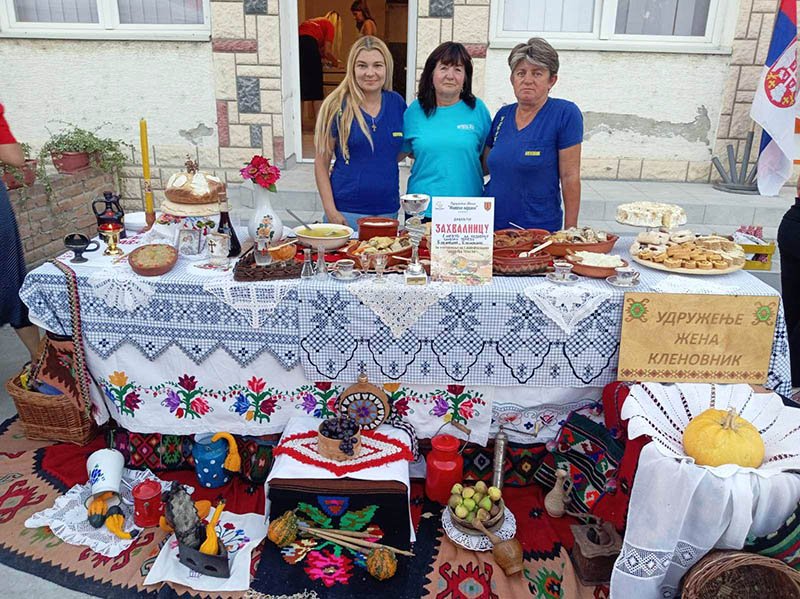 „Slavska trpeza“ u Drmnu donela mirise tradicije i druženja