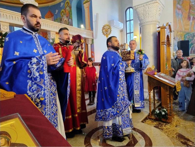 Božić u Kostolcu: Svečana liturgija i zlatni dukati