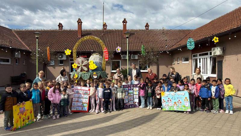 Mališani iz vrtića „Majski cvet“ ukrasili centar Kostolca